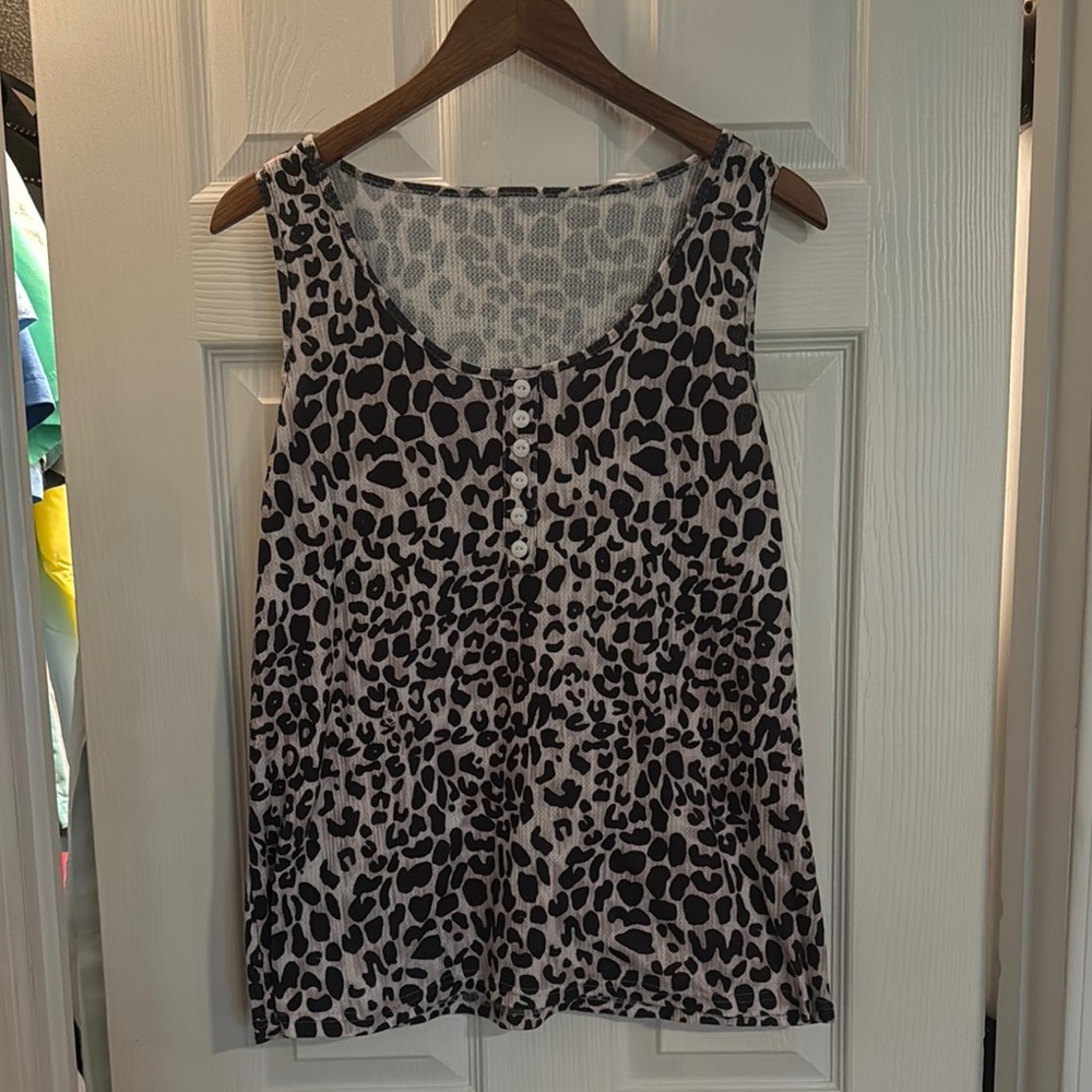 Leopard Print Sleeveless Top